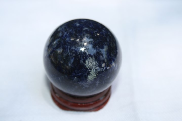 Sodalite Sphere acess to subconcious and intuitive abilities, enhanced insight and mental performance, deepened intuitition 4733